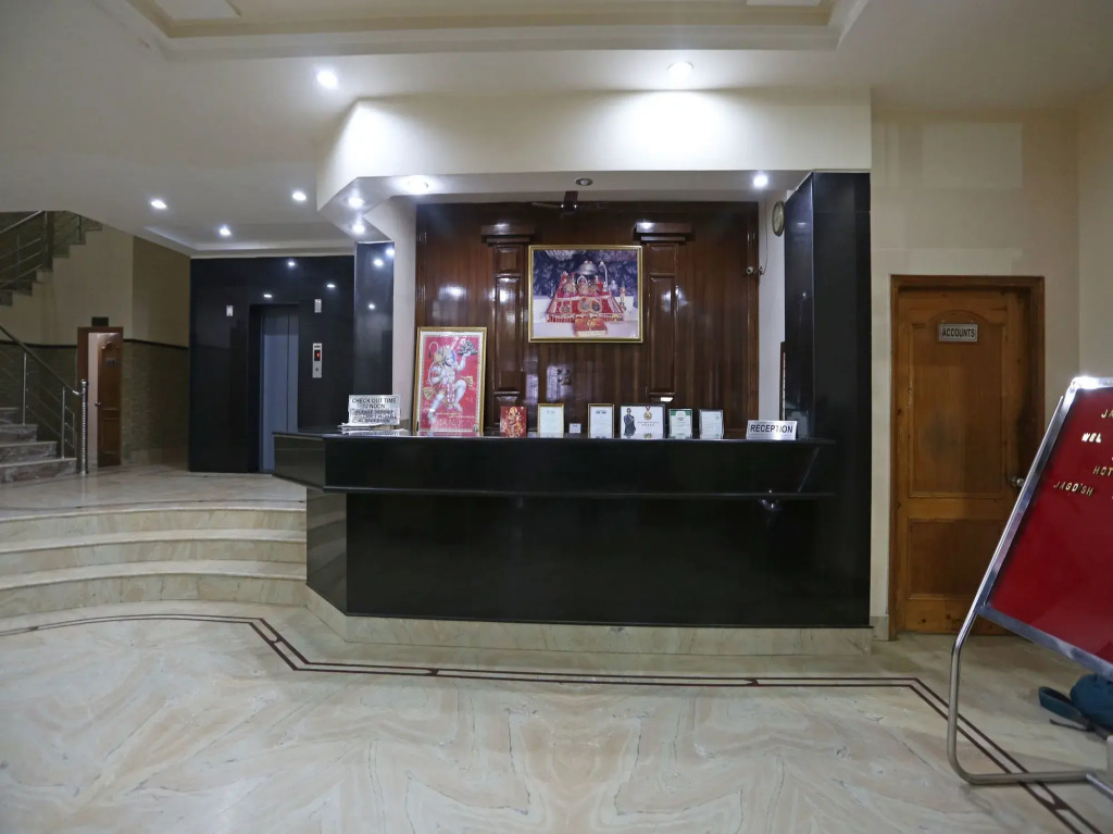 OYO 7358 Hotel Jagdish Residency