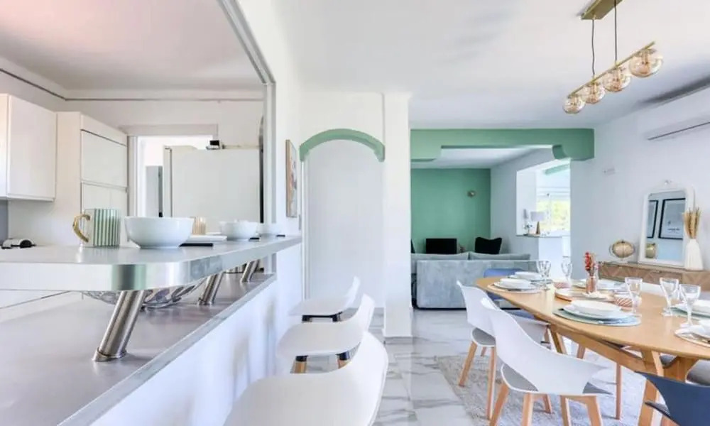 Villa in Toulon With Pool and Mont Faron Views