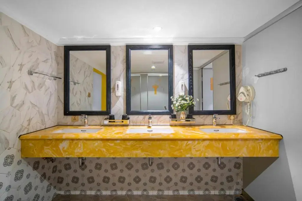 Little Charm Hanoi Hostel
