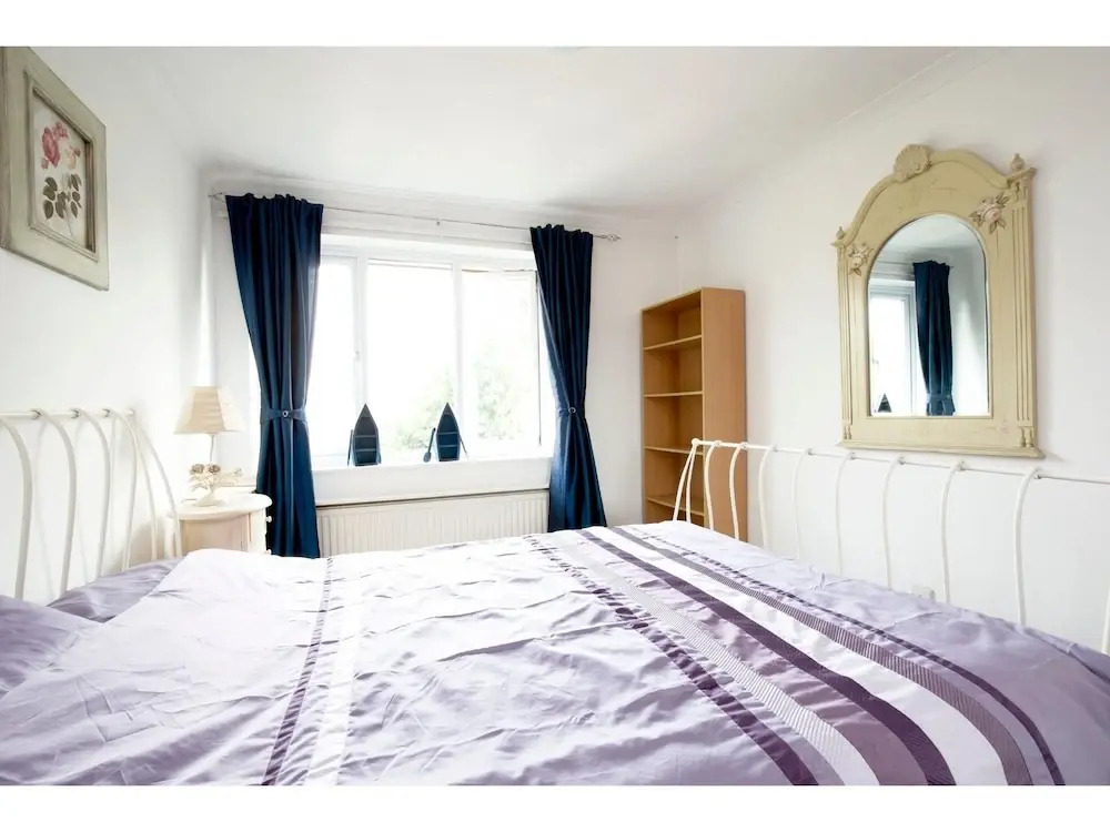 Sunny Summertown Apartment for 3 With Parking