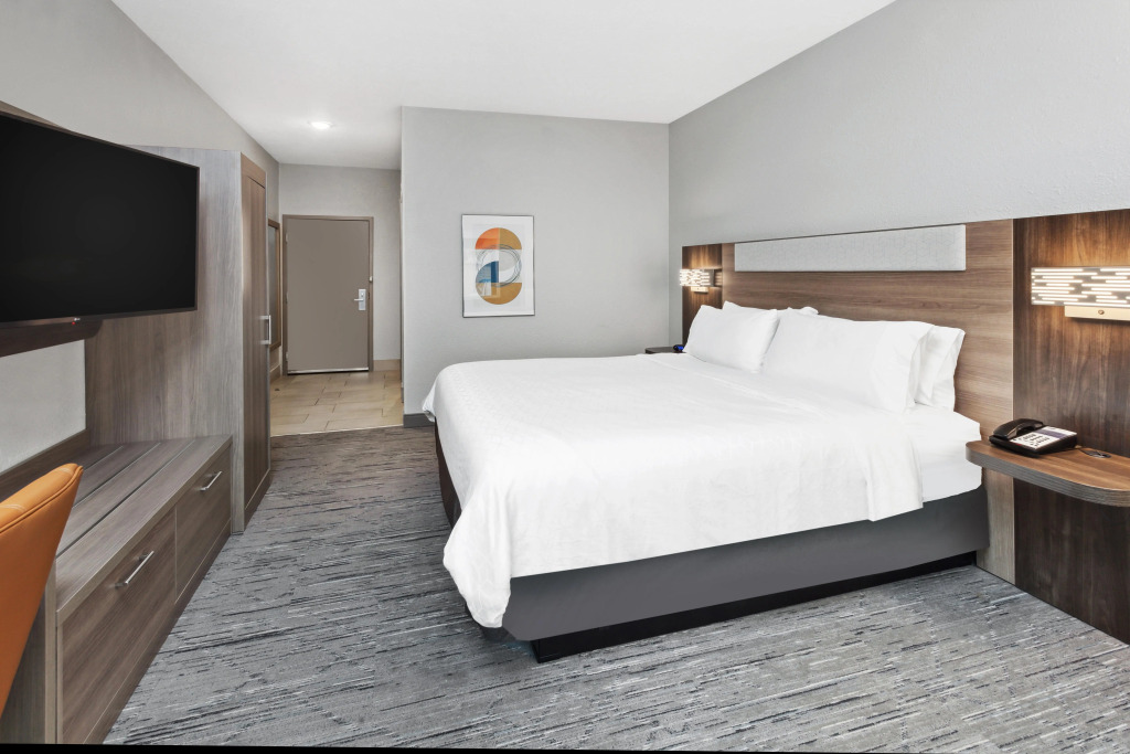 Holiday Inn Express Cleveland Airport - Brook Park by IHG