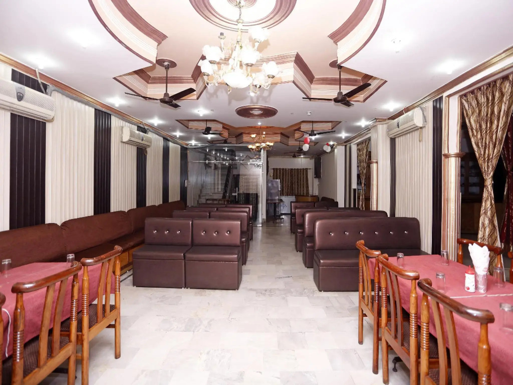 OYO 5851 Mehfil Hotel