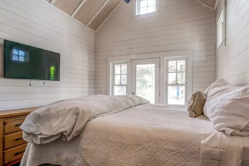 Modern Gearhart Getaway, Walk to Beach & Downtown!