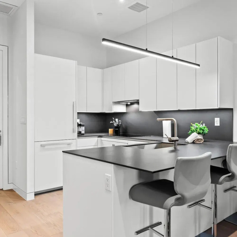 Riverbank I by Rove Travel 1BR UWS Townhome