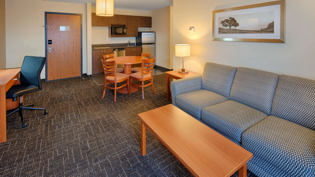 Best Western Thompson Hotel & Suites