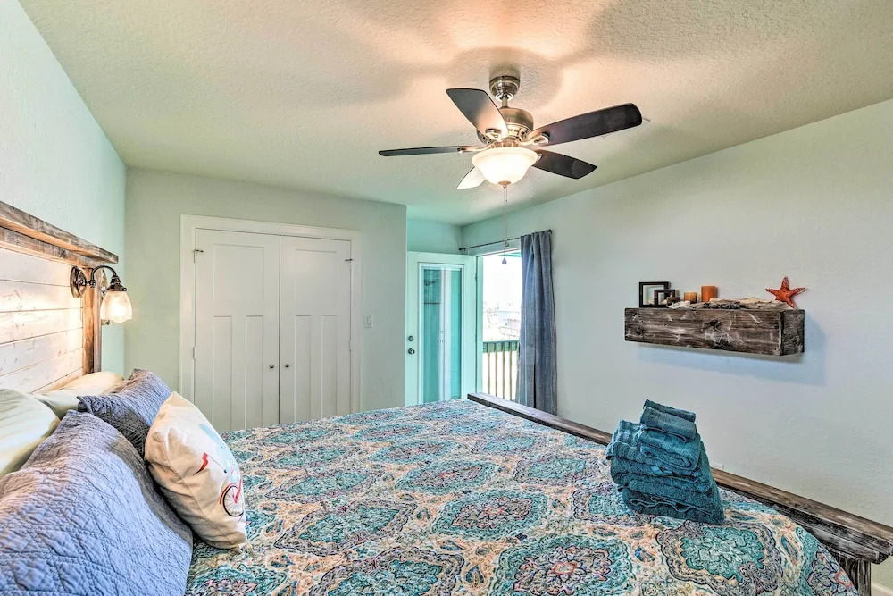 Surfside Beach Home w/ Views, Steps to Shore!