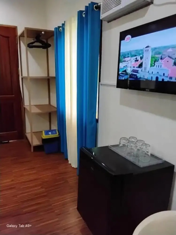 Room-serene Family Haven in Mambajao, Ph
