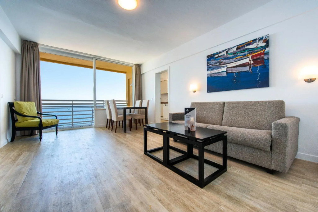 Atlantic Holiday Hotel