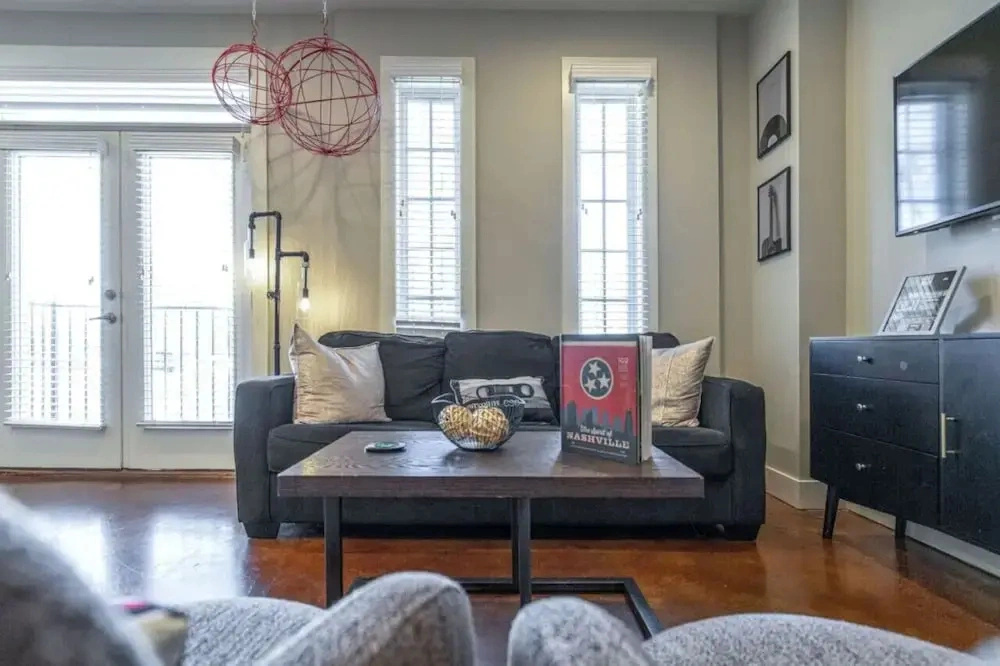Corner King - King Size Beds, Close to Vandy & Broadway