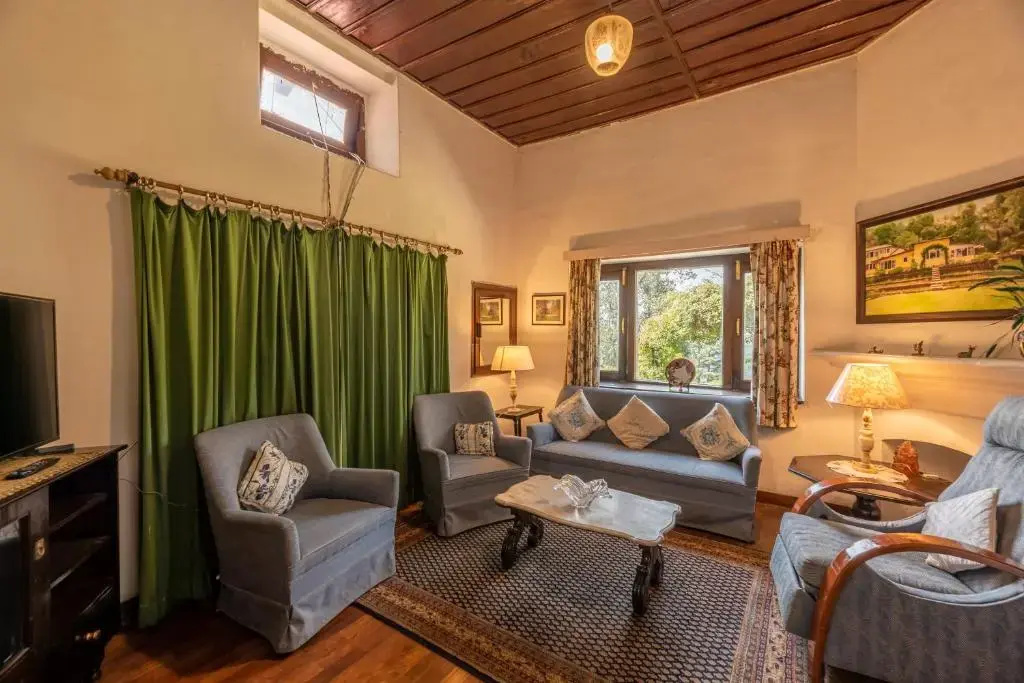 Lyn Eden - 3bhk villa near Company Garden by Roamhome