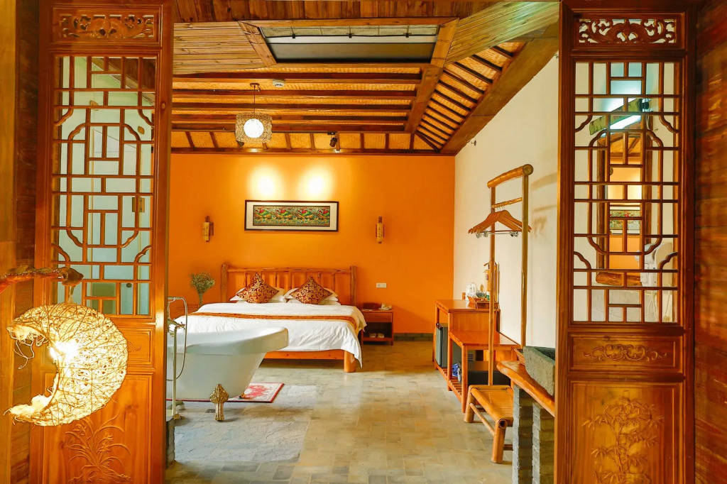 Yangshuo River Lodge Hotel--English speaking team&Swimming pool&Activties organized&Free pick up from Airport or TS over 3 nights
