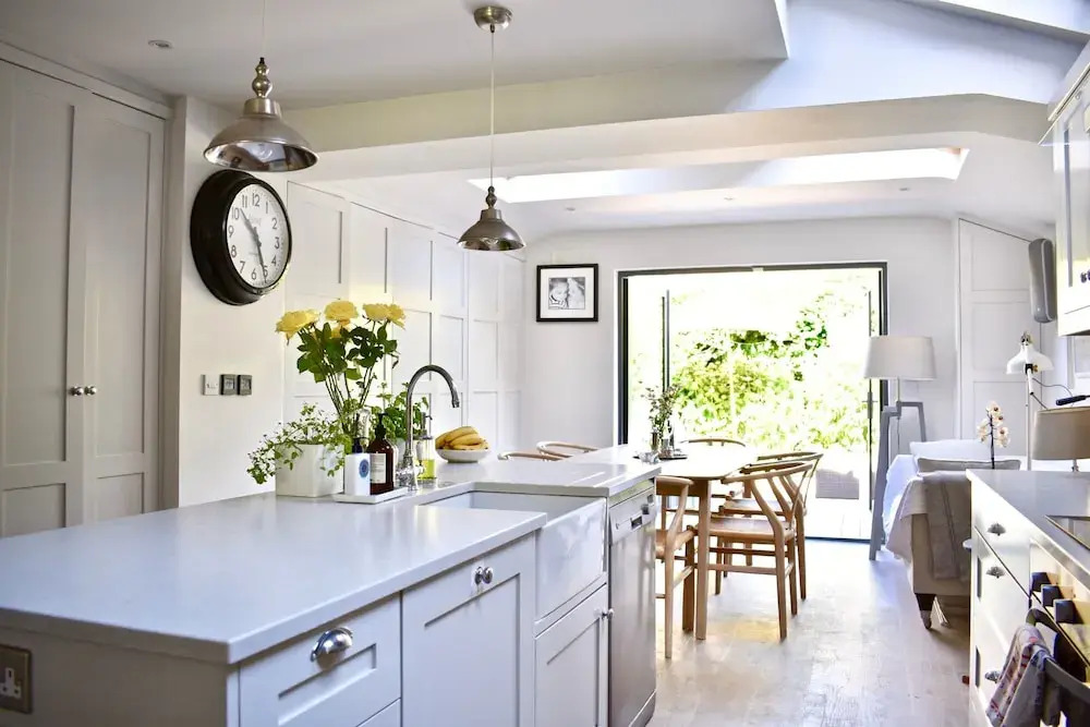 4 Bedroom Family Home Near Ranelagh
