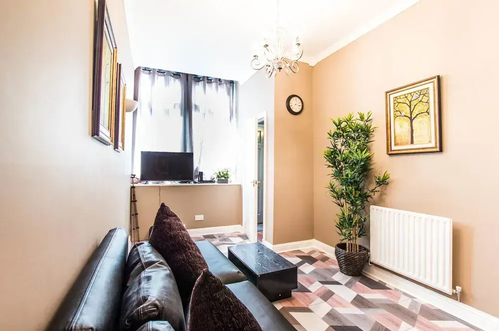 Montgomery Apartments - Crighton