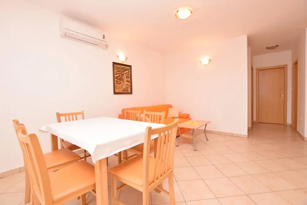 Apartments Lana