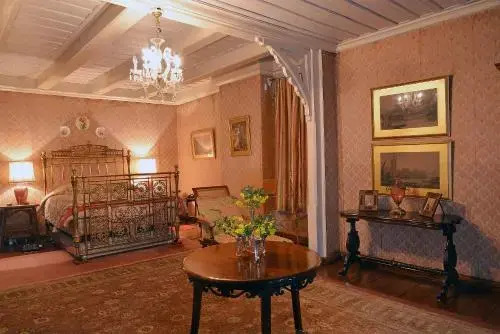 Chapslee Hotel