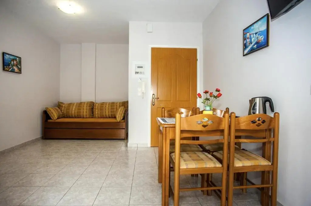 Captain Georgio Apartments