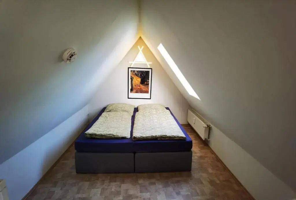 Gemütliche Dachwohnung mit kleiner oder großer Dachterrasse nebeneinander