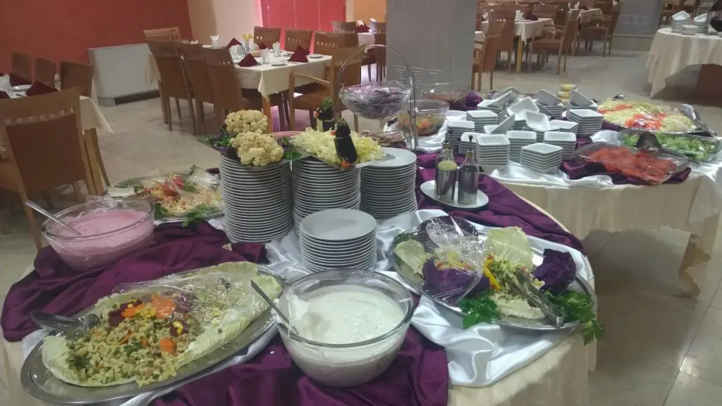 Hotel Piroozy