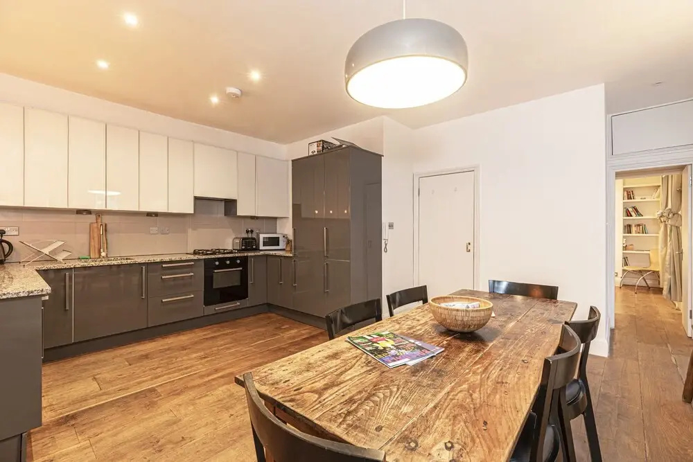 Elegant 4br House in Kensington