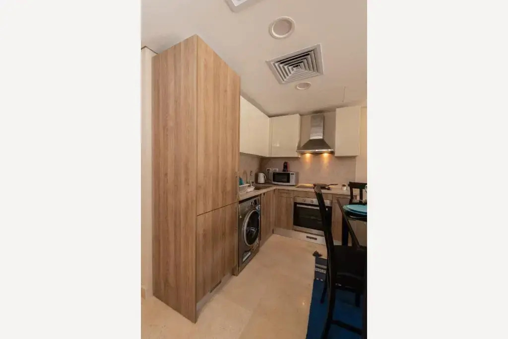 Jazzy 1BDR w Outdoor Pool View Terrace Free Pool & Beach Access