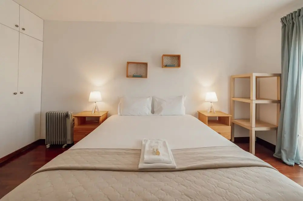Espinho Modern 3 Bedroom Apartment by Vacationy