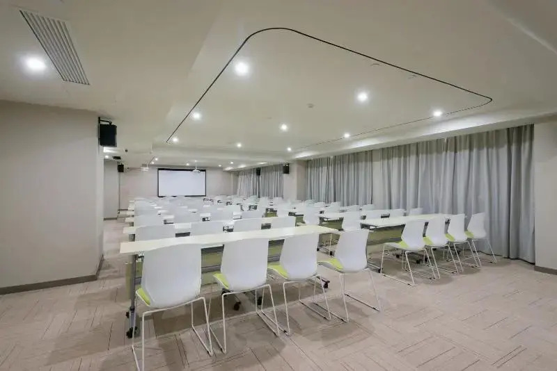 Ji Hotel Xinxiang Fat Donglai Life Plaza Hotel