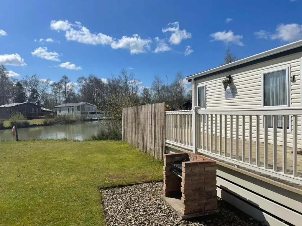Luxury Lakeside Lodge L2 with Hot tub situated at Tattershall Lakes Country Park