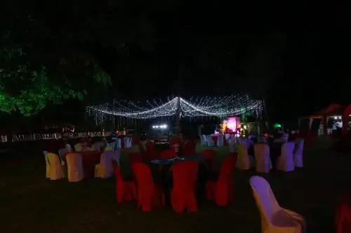 Thilini Holiday Inn