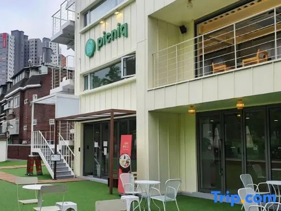 Hongdae I 5-Star & New I 1st floor I Large I Very close