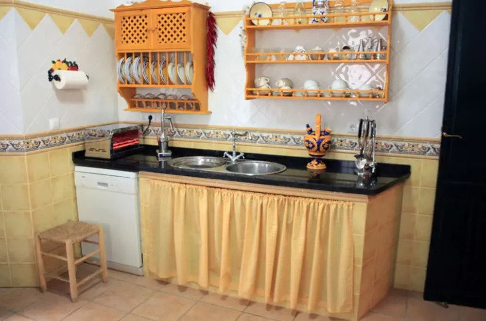 Ermita House 102404 by MO Rentals