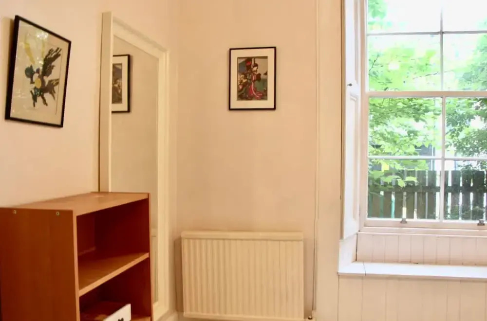 Spacious 2 Bedroom Flat Near Edinburgh New Town