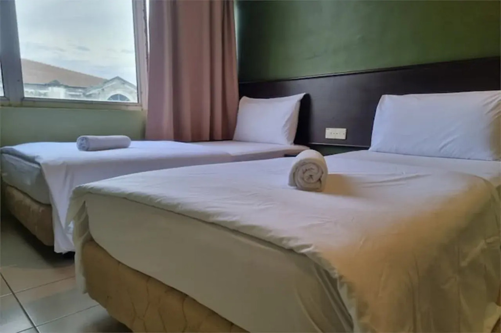 Swing & Pillows at Bary Inn, KLIA Transit