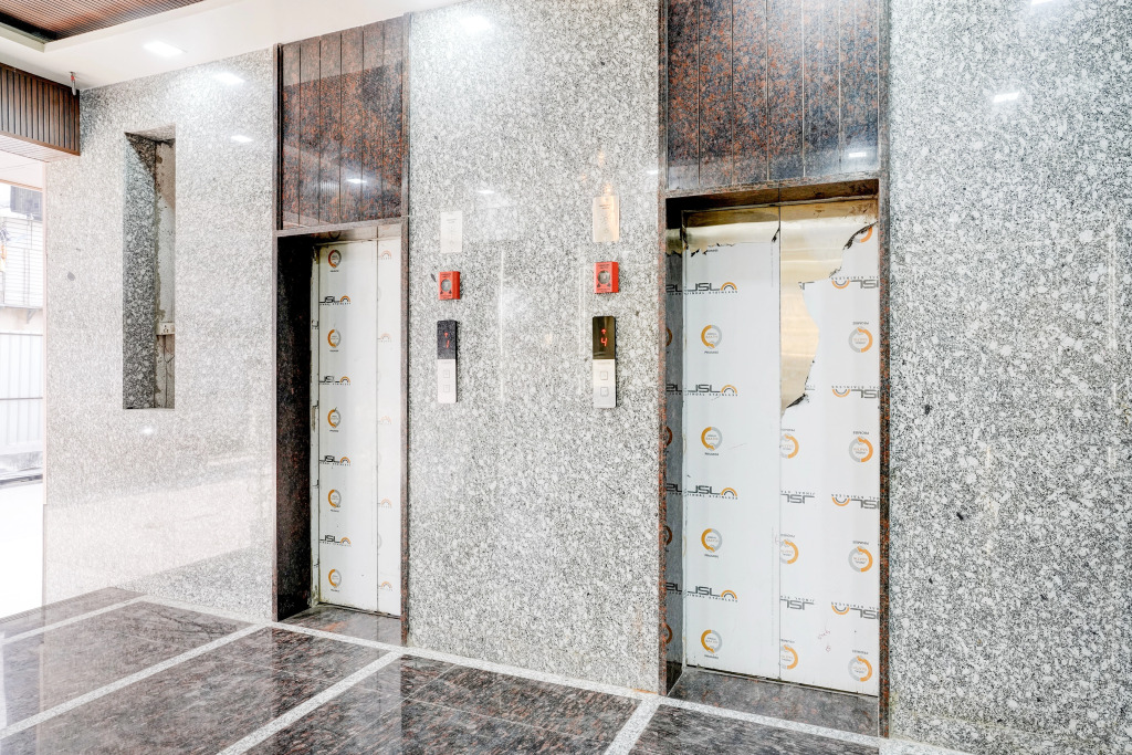 HOTEL BREEZE BAY EX - NEAR US Consulate, BKC