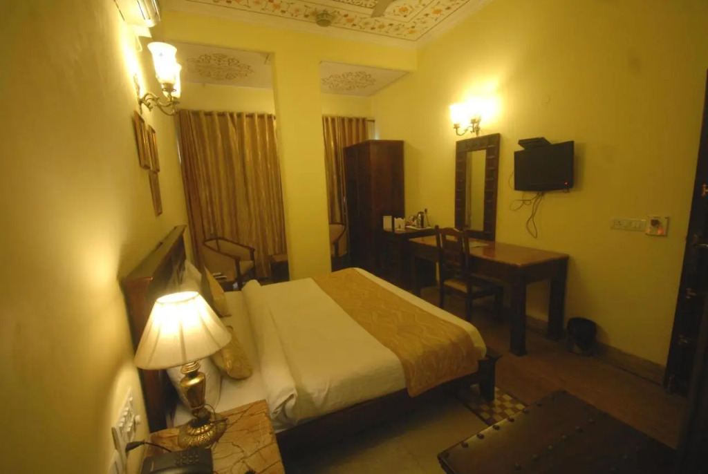 Hotel Rajputana Haveli - Near Jal Mahal - Jaipur