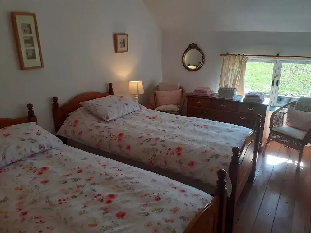 300 year old tradition irish cottage