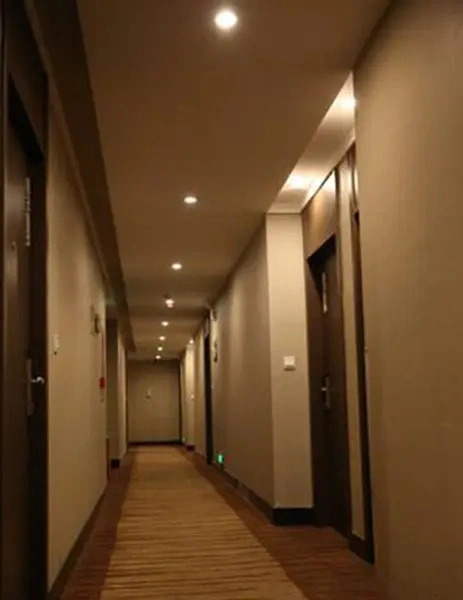 Yangguan 365 Hotel Xianning