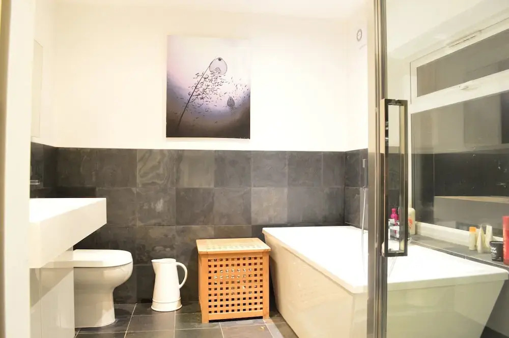 Spacious 2 Bedroom House Close to Notting Hill