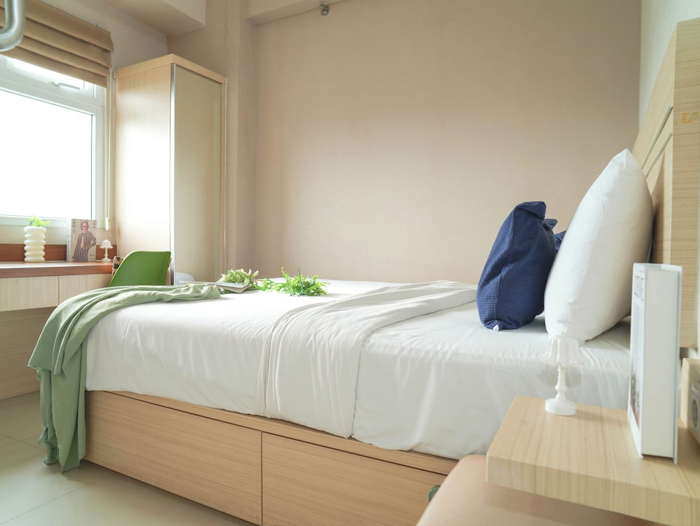 Homelike And Neat 2Br At Apartment Green Pramuka City