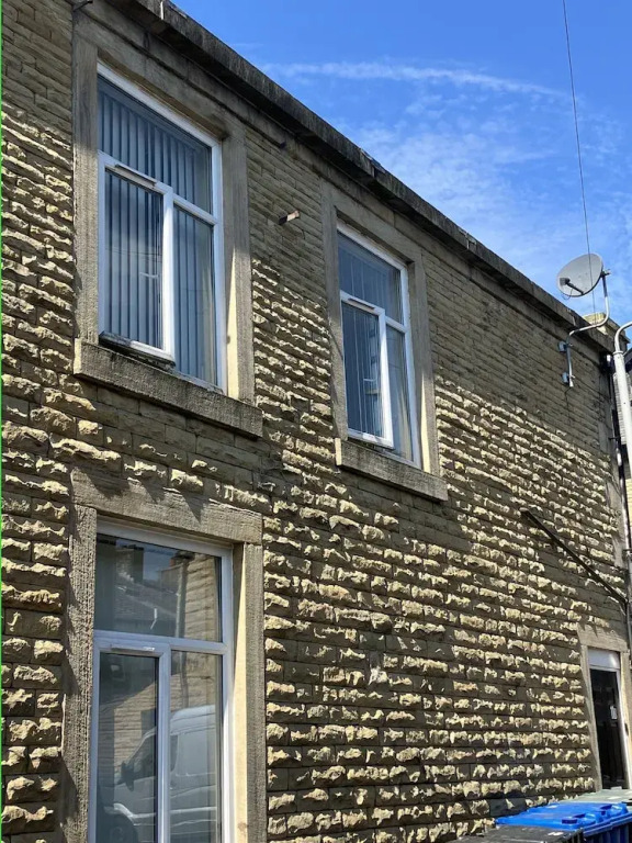 Immaculate 2-bed Apartment in Bury