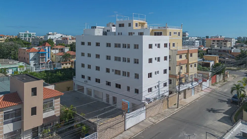 2 Bedroom Apartment Prime Location Great Services!