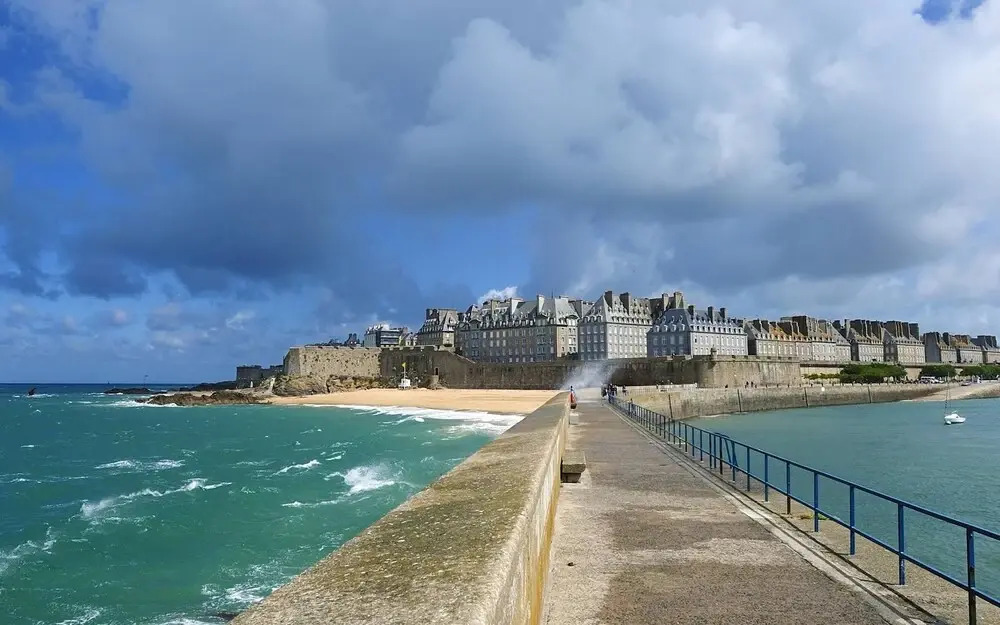 Apartment With one Bedroom in Saint-malo - 300 m From the Beach