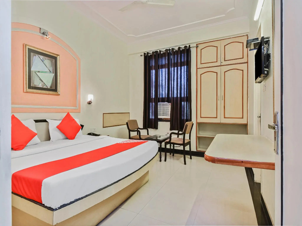 Oyo 33004 Hotel Candy Palace