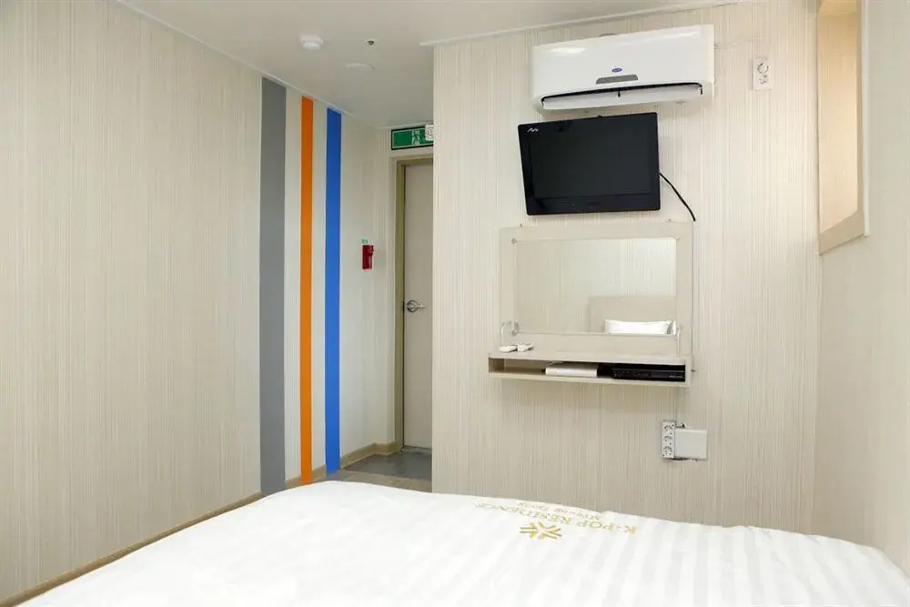 K Pop Residence I