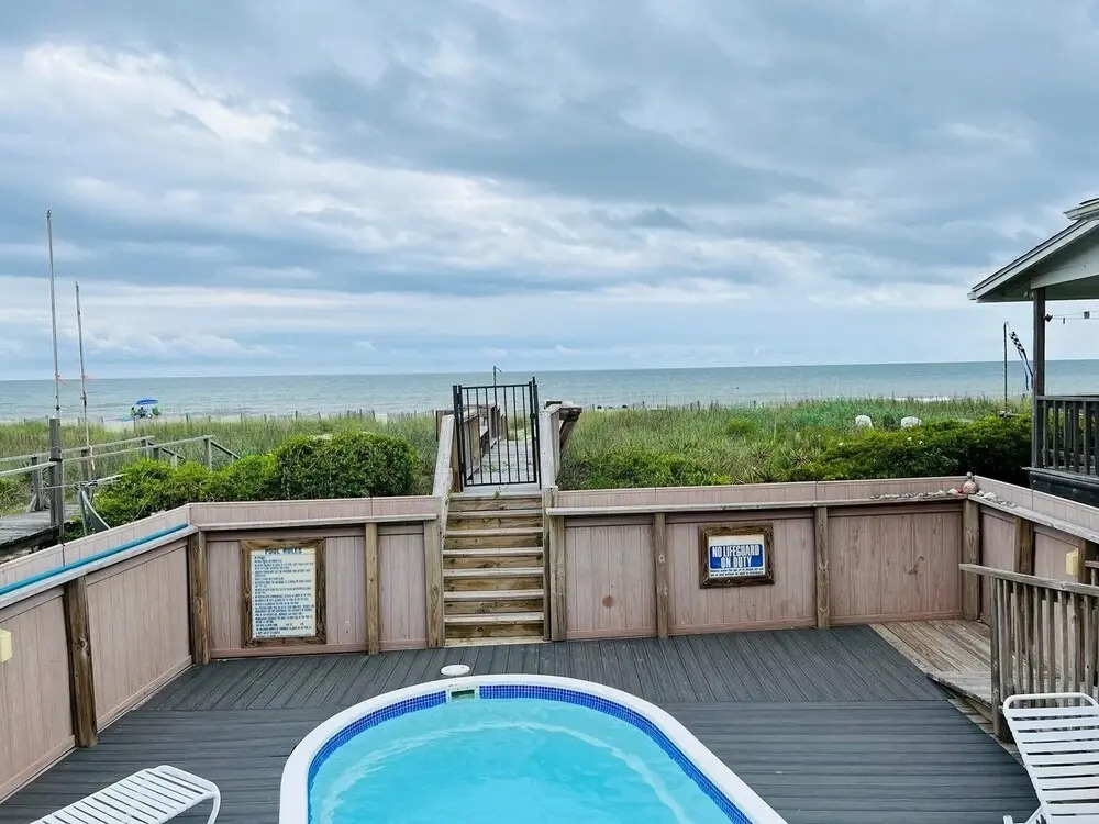 Hidden Treasure 2 Bedroom Home by RedAwning