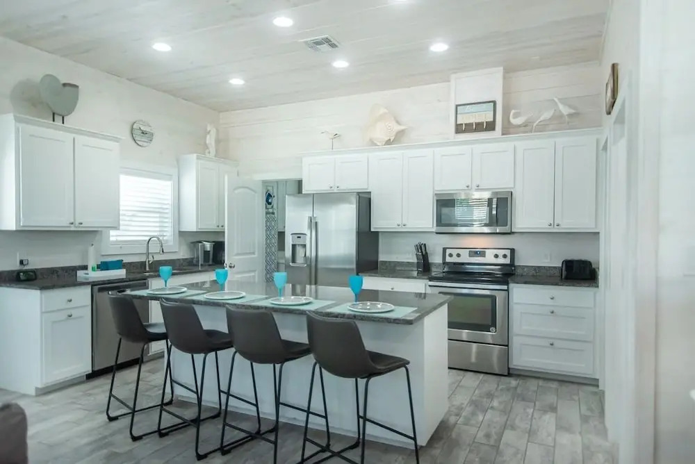 Good Times and Tan Lines - 4 Br home