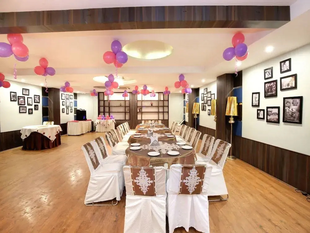 OYO 15134 Hotel Downtown
