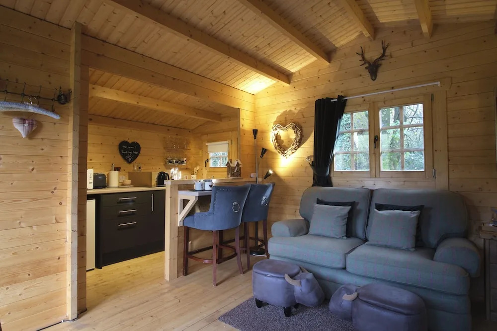 Cabin for 2 - Wood Burning Hot Tub & Fire