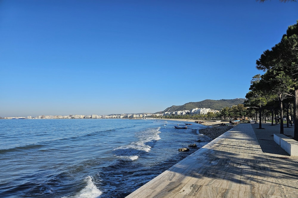 Sea View 1-bed Apartment in Vlore