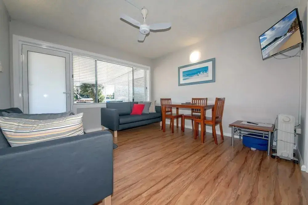Thurlow Avenue 2/49