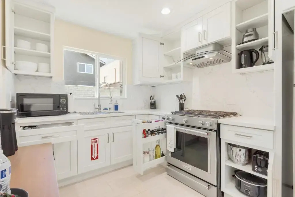 Luxury King Bed Projector Room near Beach & Disneyland